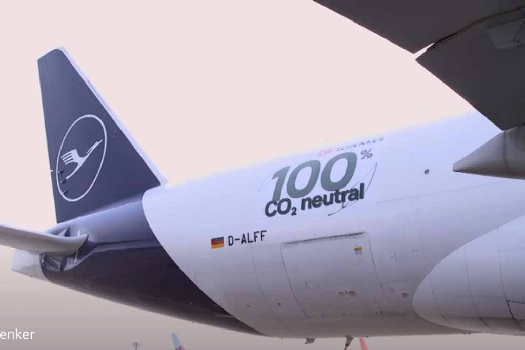 DB Schenker and Lufthansa operate world's first CO2-neutral freight flights featured image